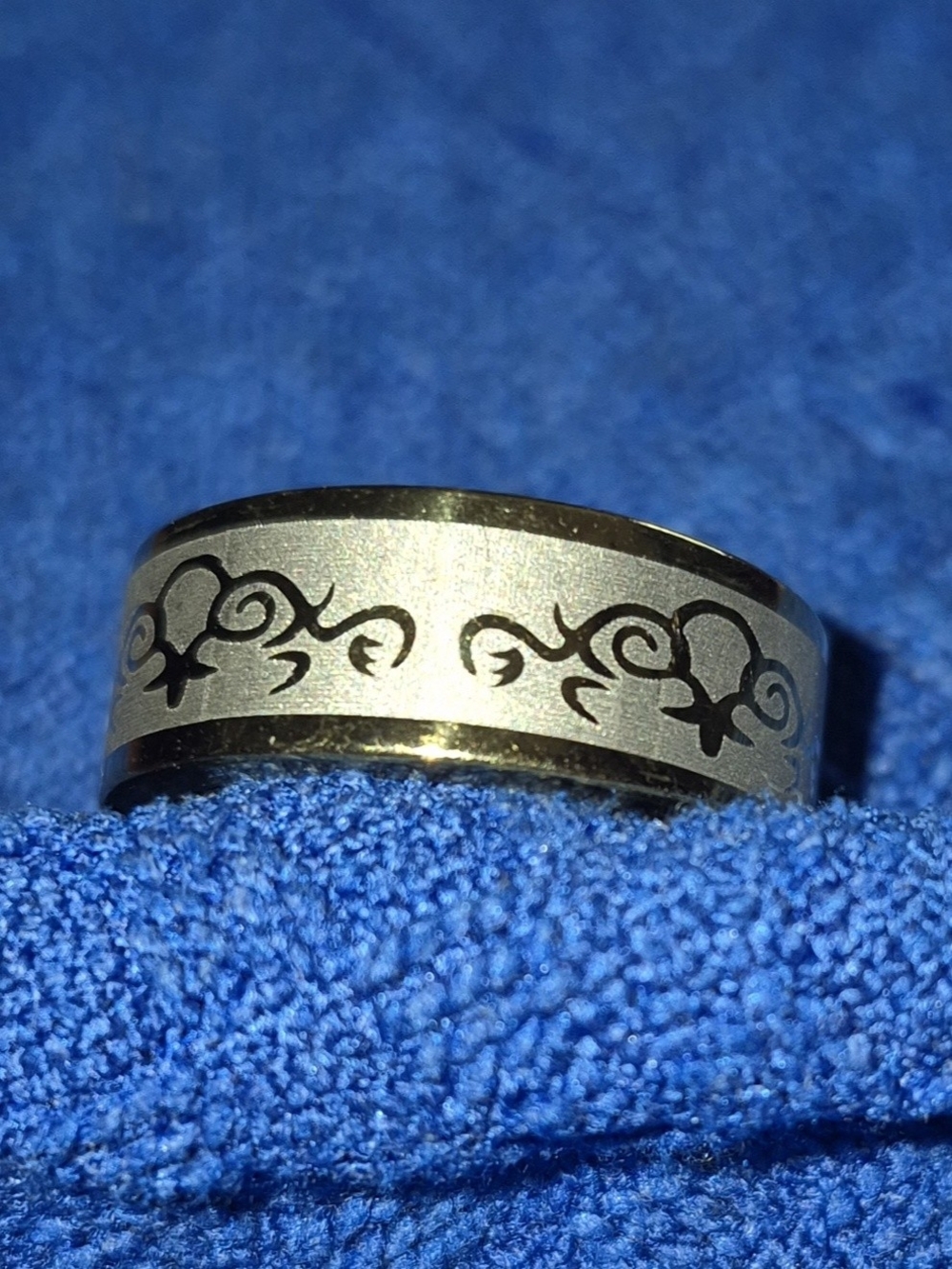 Stainless Steel Wide Band Ring Engraved Scroll Design 6.7g Size 9